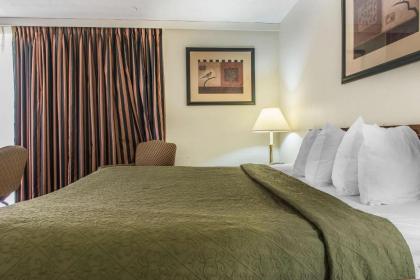 Rodeway Inn - image 4