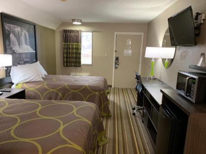 Super 8 by Wyndham Brownsburg - image 11