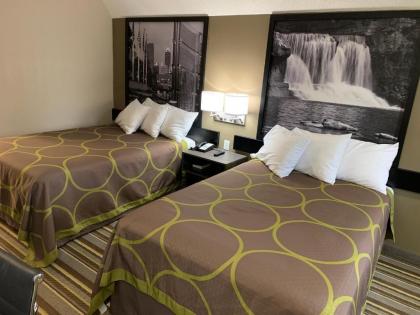 Super 8 by Wyndham Brownsburg - image 12