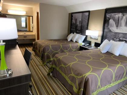 Super 8 by Wyndham Brownsburg - image 13