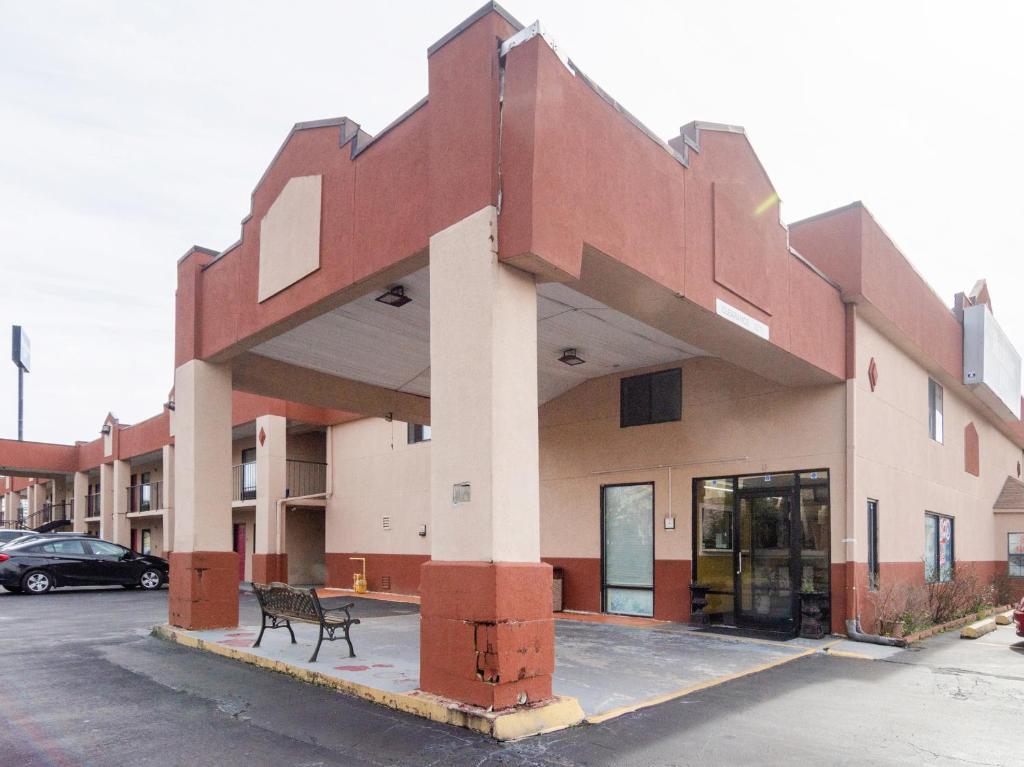 OYO Hotel Brownsville TN I-40 - image 4