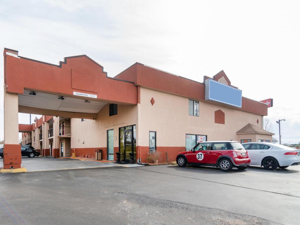OYO Hotel Brownsville TN I-40 - image 5