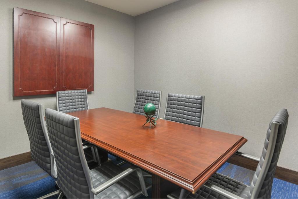 Hampton Inn Brownwood - image 4