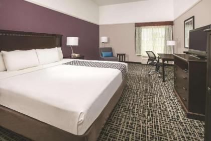 La Quinta Inn & Suites by Wyndham Brownwood - image 8