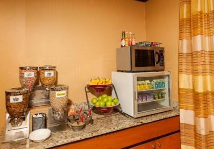 Fairfield Inn & Suites by Marriott Brunswick Freeport - image 3