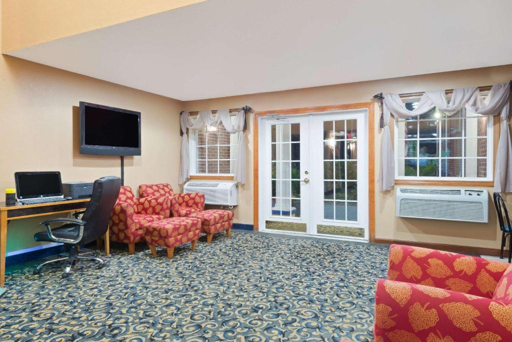 Days Inn by Wyndham Brunswick Bath Area - main image