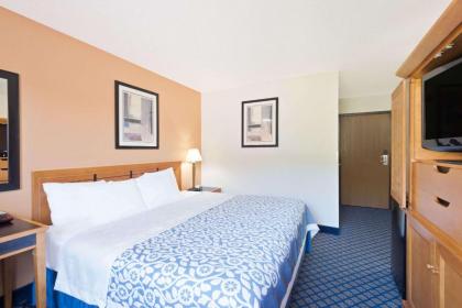 Days Inn by Wyndham Brunswick Bath Area - image 10