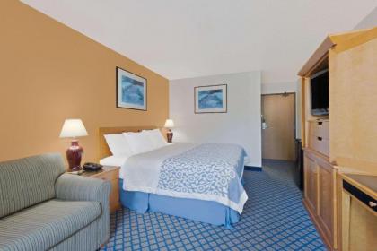 Days Inn by Wyndham Brunswick Bath Area - image 2