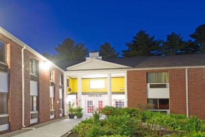 Days Inn by Wyndham Brunswick Bath Area - image 6