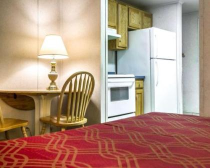 Rodeway Inn & Suites Brunswick near Hwy 1 - image 6