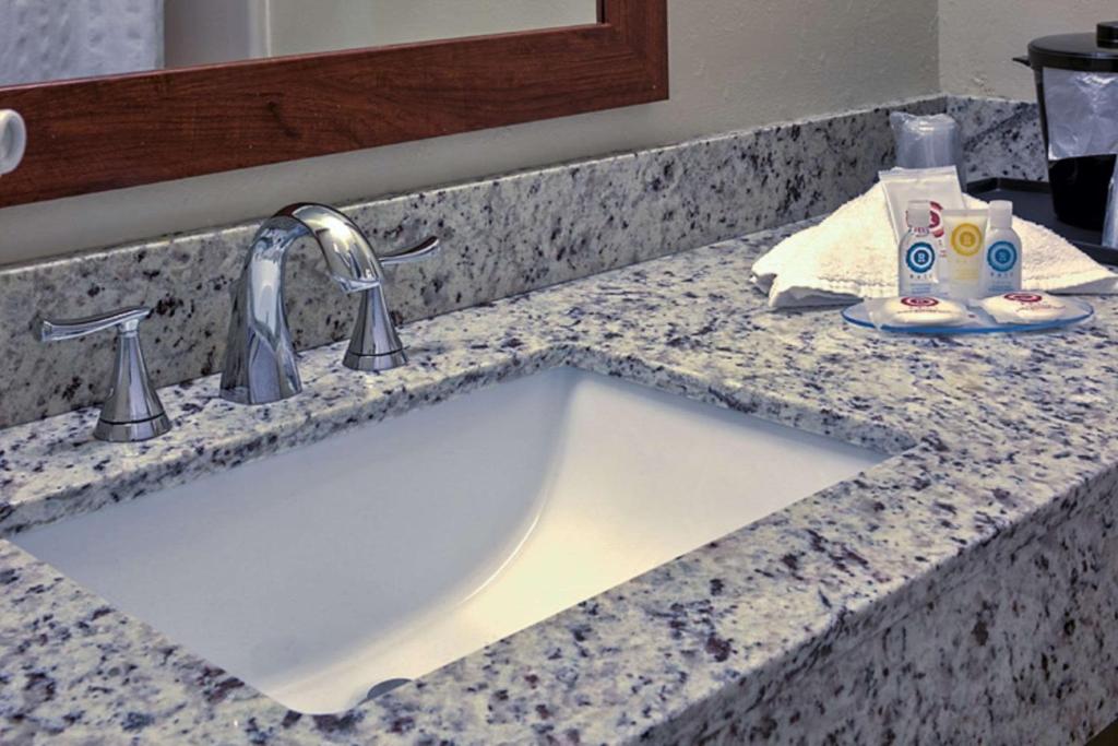 Comfort Inn Brunswick - image 3