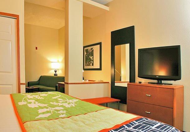 Fairfield Inn Suites Brunswick - image 7