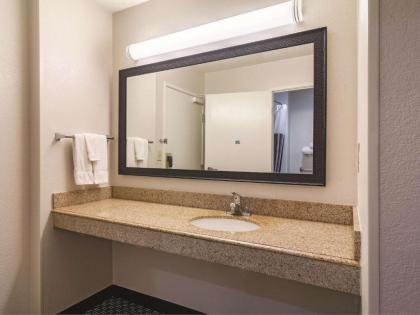 Wingate by Wyndham Brunswick - image 10