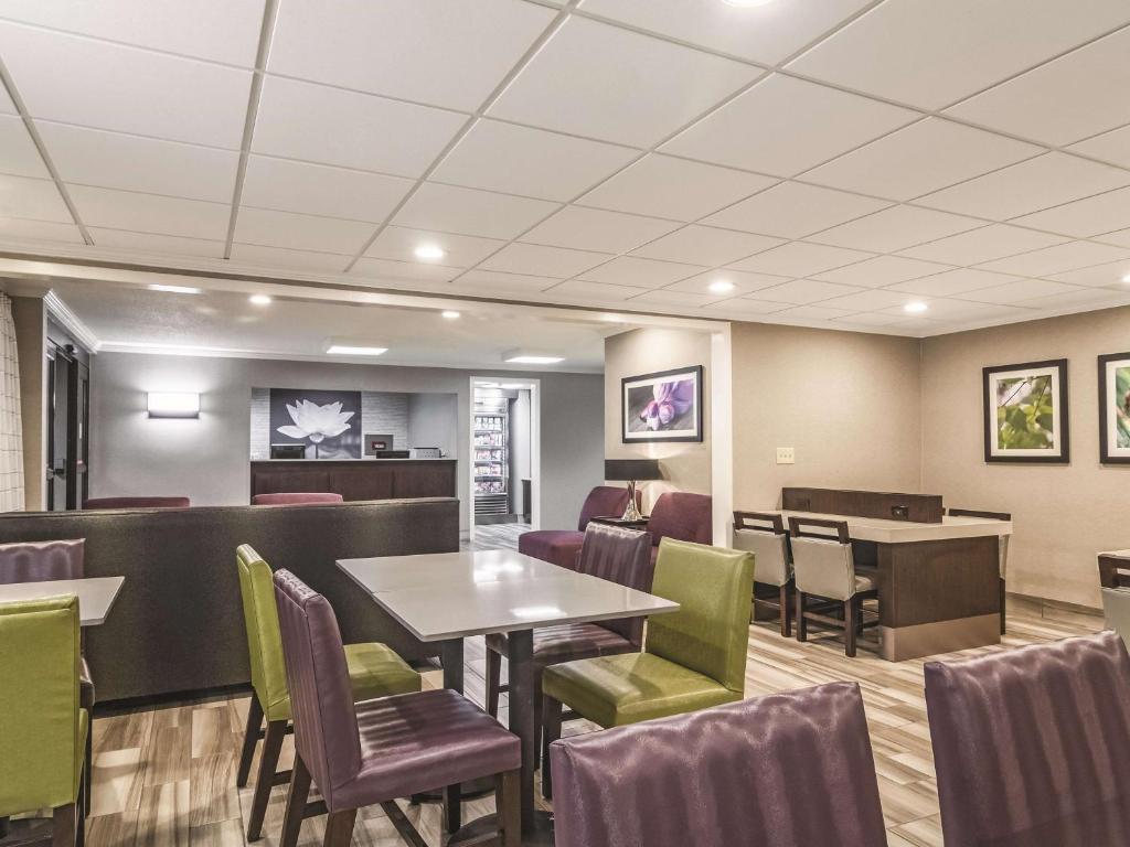 Wingate by Wyndham Brunswick - image 7