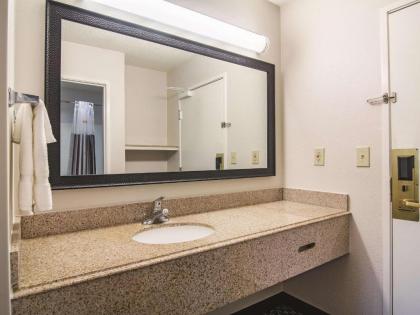 Wingate by Wyndham Brunswick - image 9