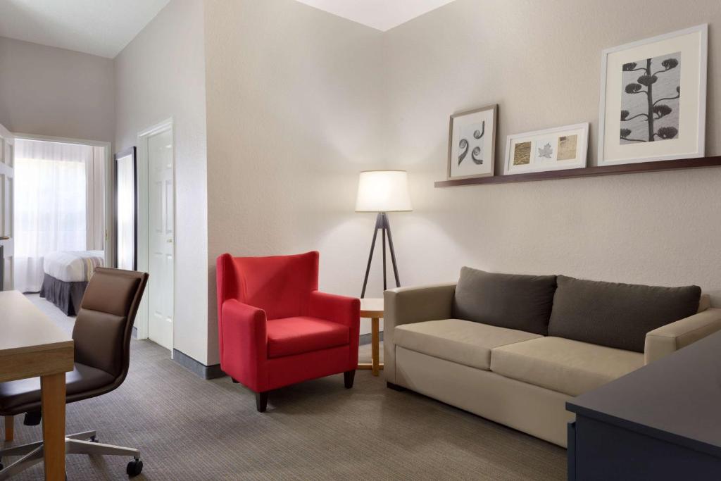 Country Inn & Suites by Radisson Brunswick I-95 GA - image 3