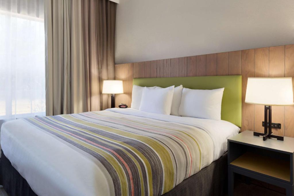 Country Inn & Suites by Radisson Brunswick I-95 GA - image 6