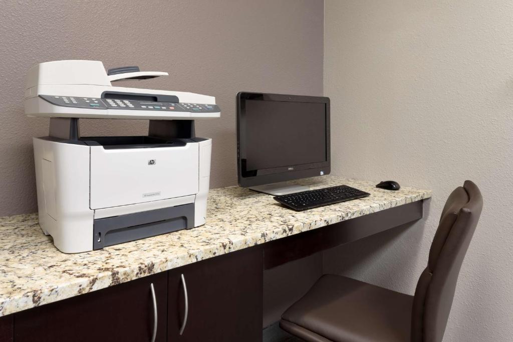 Country Inn & Suites by Radisson Brunswick I-95 GA - image 7