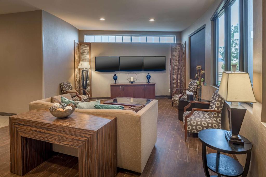 Best Western Premier Bryan College Station - image 7