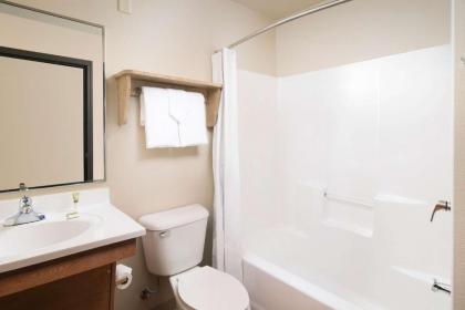 WoodSpring Suites College Station - image 12