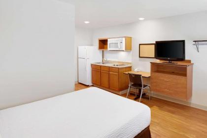 WoodSpring Suites College Station - image 3