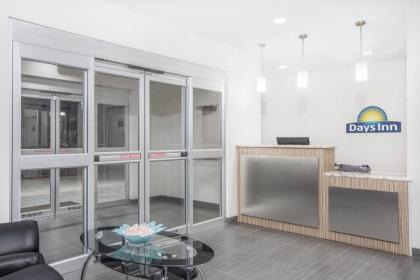 Days Inn by Wyndham Bryan - image 9
