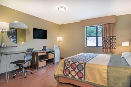 Super 8 by Wyndham Bryant Little Rock Area - image 4