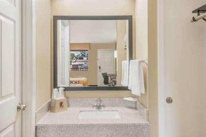 Super 8 by Wyndham Bryant Little Rock Area - image 5