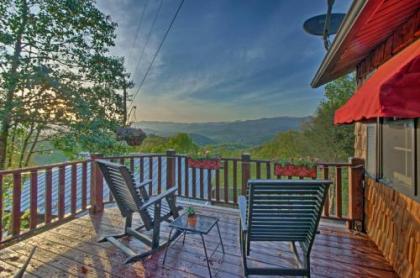 Quaint Bryson City Cottage with Smoky Mountain Views!
