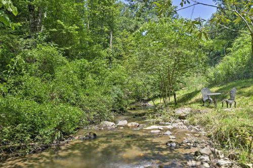 Fox Creek Hillside Cabin with Hot Tub and Fire Pit! - image 4
