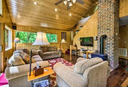 Bryson City Cabin with Deck Grill and Fire Pit! - image 4
