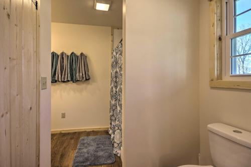 Cozy Bryson City Cabin - 6 Miles to Harrahs! - image 5