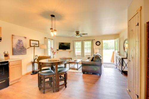 Cozy Bryson City Cabin 5 Miles to Downtown! - main image