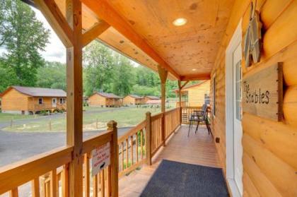 Bryson City Cabin on Tuck River and Fire Pit!