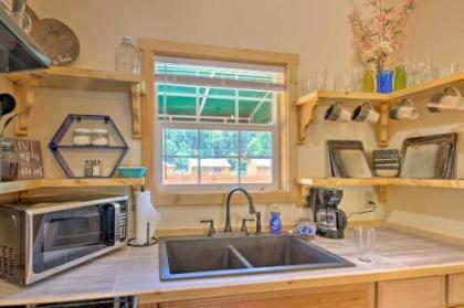 Charming Riverfront Cabin with Private Deck and Hot Tub - image 2