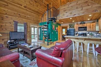 Trot Inn Bryson City Cabin with Hot Tub and Fire Pit!