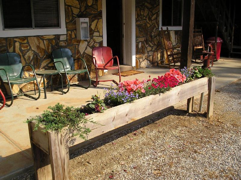 Deep Creek Lodge  - image 3