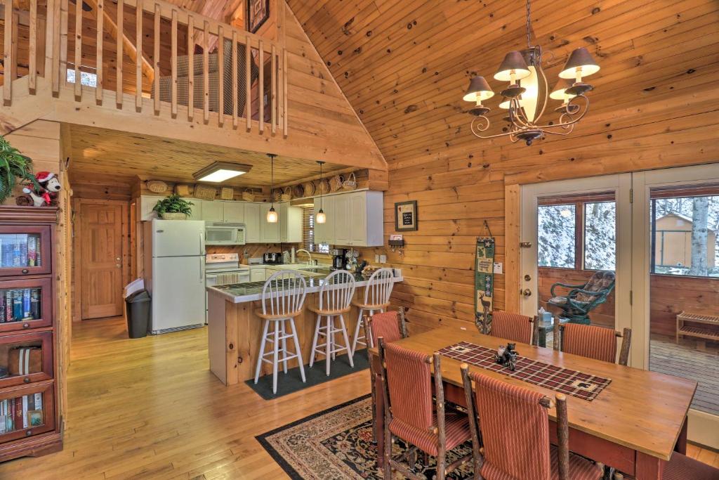 Smoky Mountain Living Grand Cabin with Hot Tub - image 7