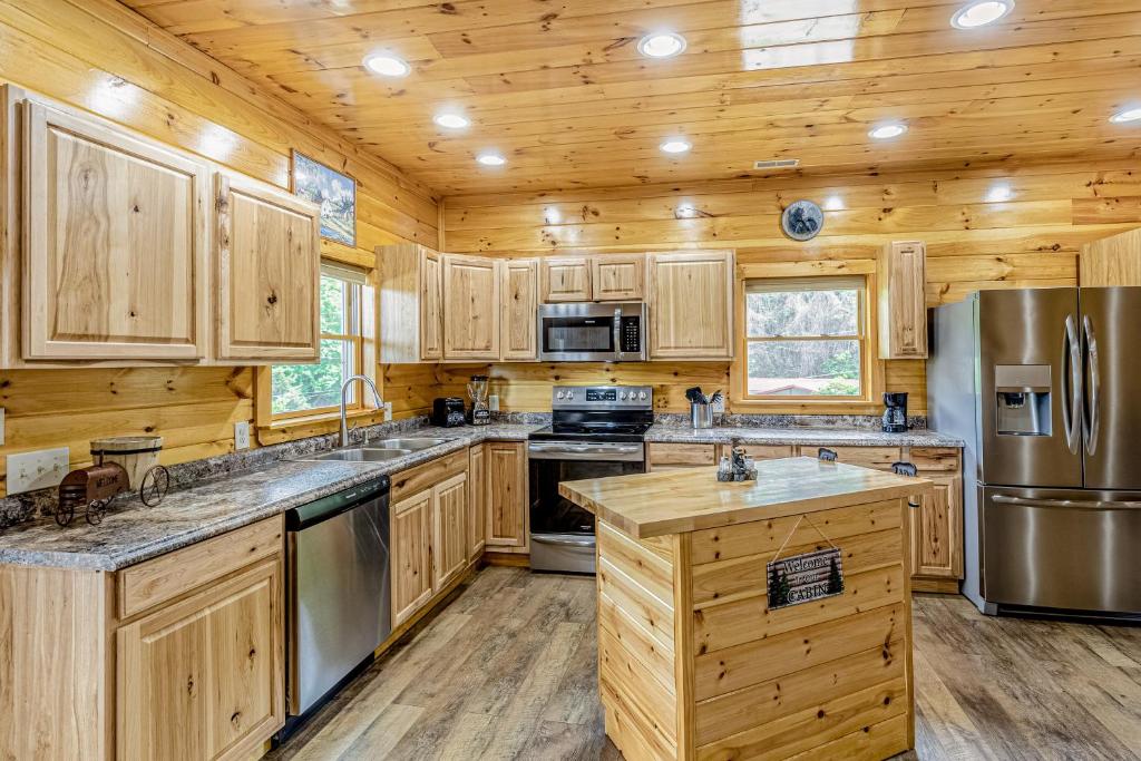 Hilltop Cabin - image 5