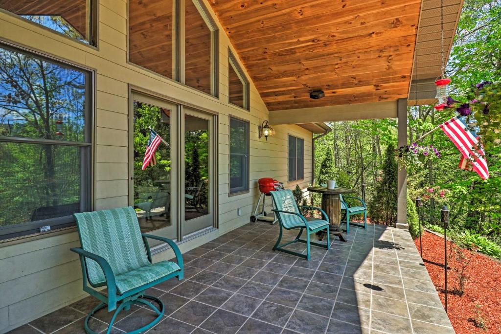 Private Bryson City Ranch Retreat with Mtn View - image 3