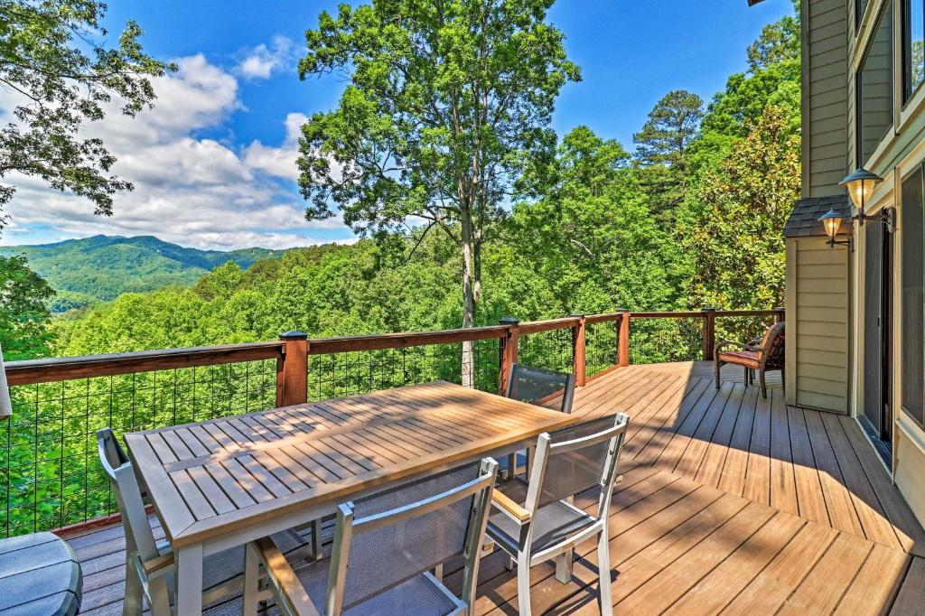 Mountain View Home Hike Raft Golf and More! - main image