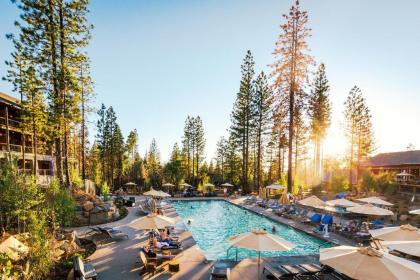 Rush Creek Lodge at Yosemite Buck meadows