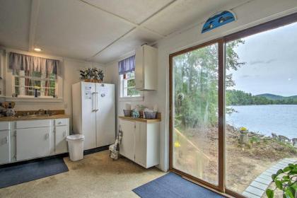 Hartford Cottage with Dock and Private BCH on Bear Pond - image 9