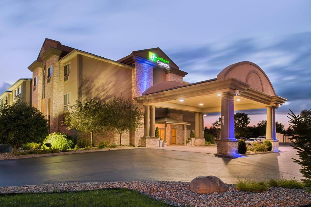 Holiday Inn Express Hotel & Suites Bucyrus an IHG Hotel - main image
