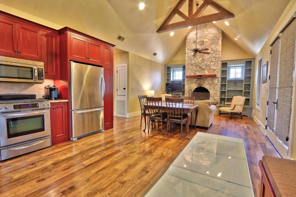 Fall Creek Vineyards Wine Country Inn - image 3