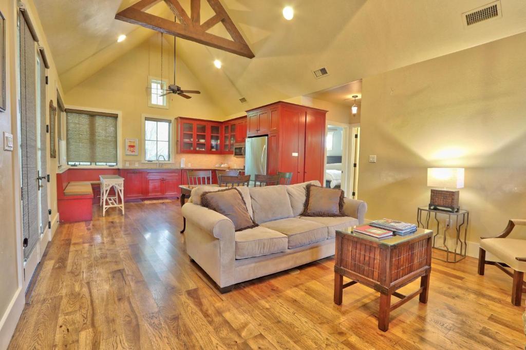 Fall Creek Vineyards Wine Country Inn - image 5