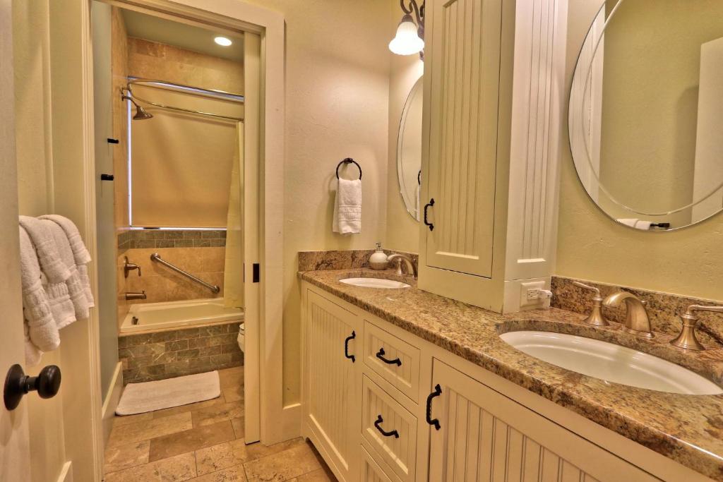 Fall Creek Vineyards Wine Country Inn - image 7