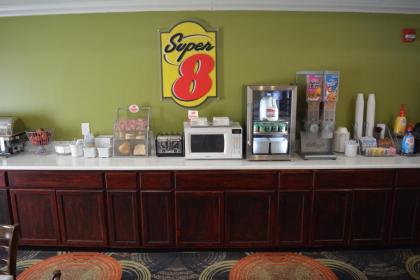 Super 8 by Wyndham Budd Lake - image 13