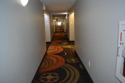 Super 8 by Wyndham Budd Lake - image 20