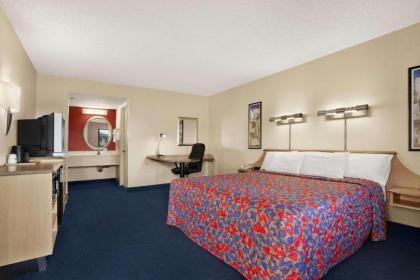 Days Inn by Wyndham Buena Park - image 2